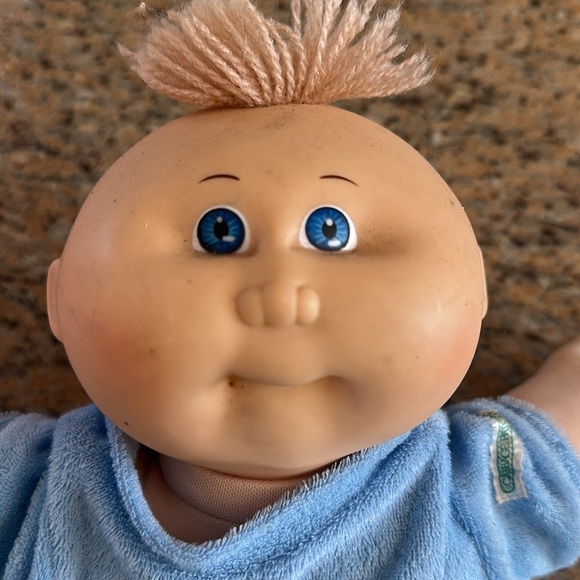 Cabbage Patch doll boy with blue eyes - Picture 3 of 9